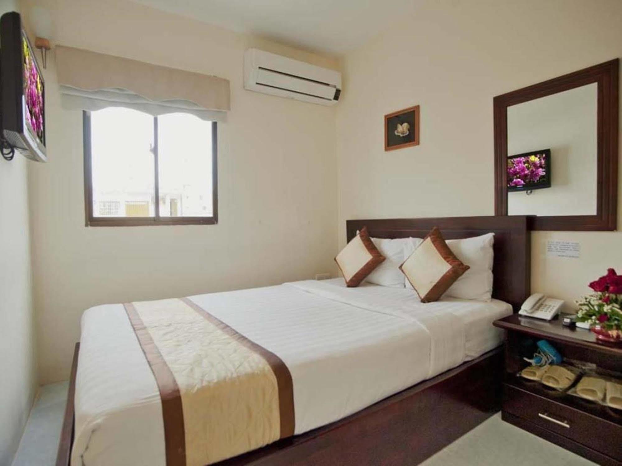 Oyo 438 Small Bay Hotel Ho Chi Minh-Byen Eksteriør billede