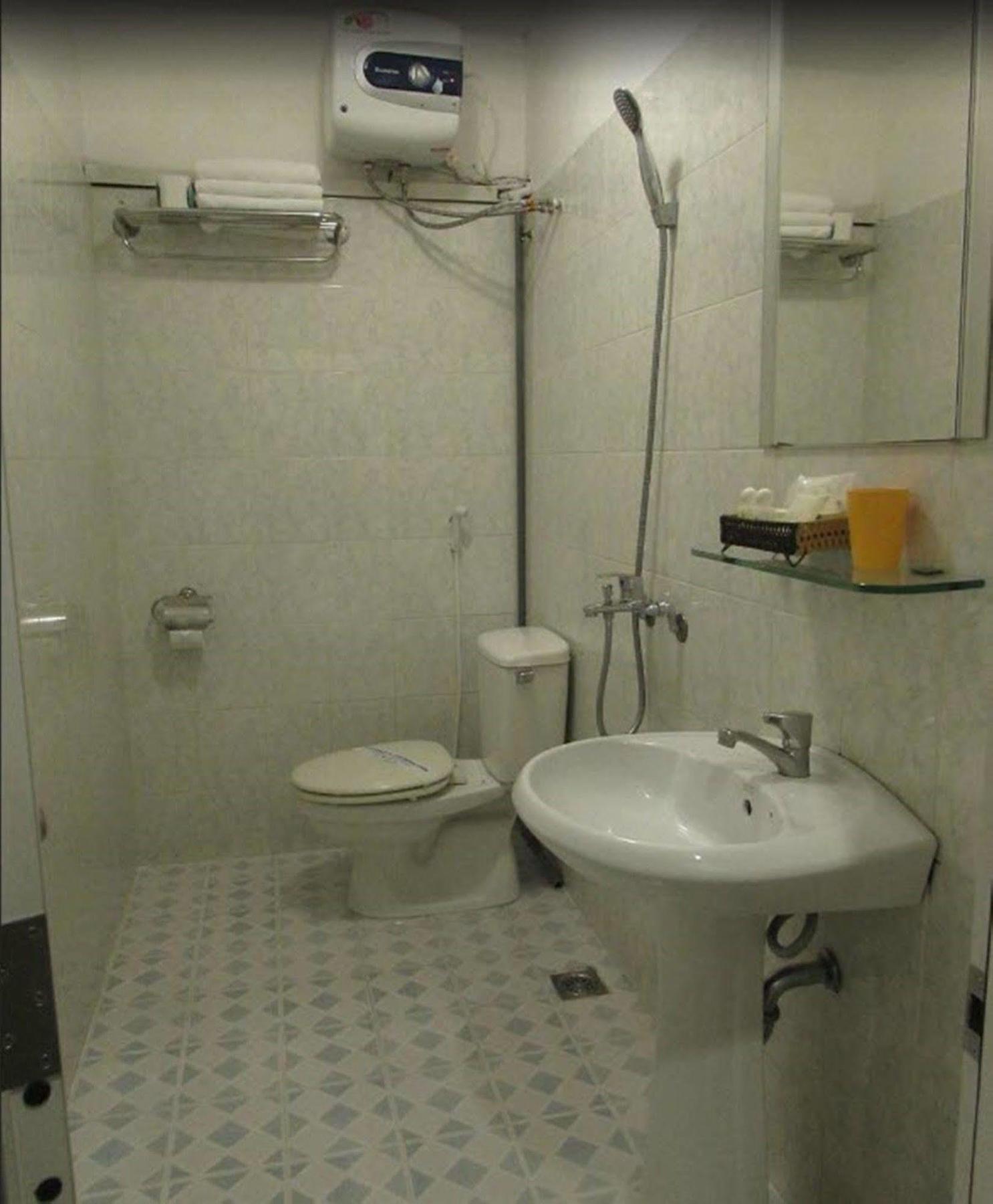Oyo 438 Small Bay Hotel Ho Chi Minh-Byen Eksteriør billede