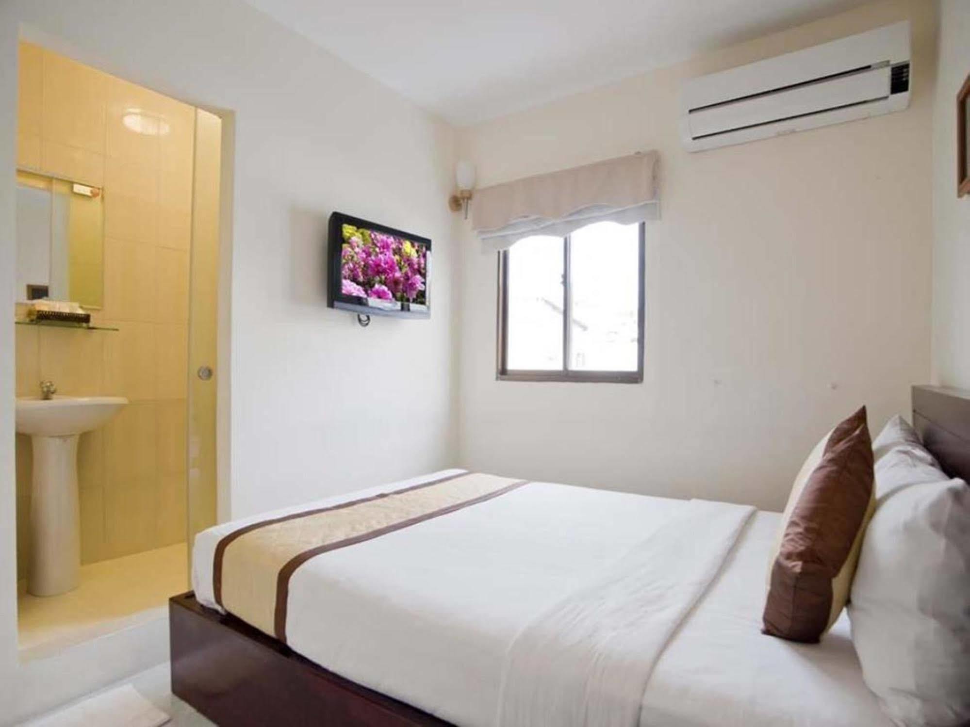 Oyo 438 Small Bay Hotel Ho Chi Minh-Byen Eksteriør billede
