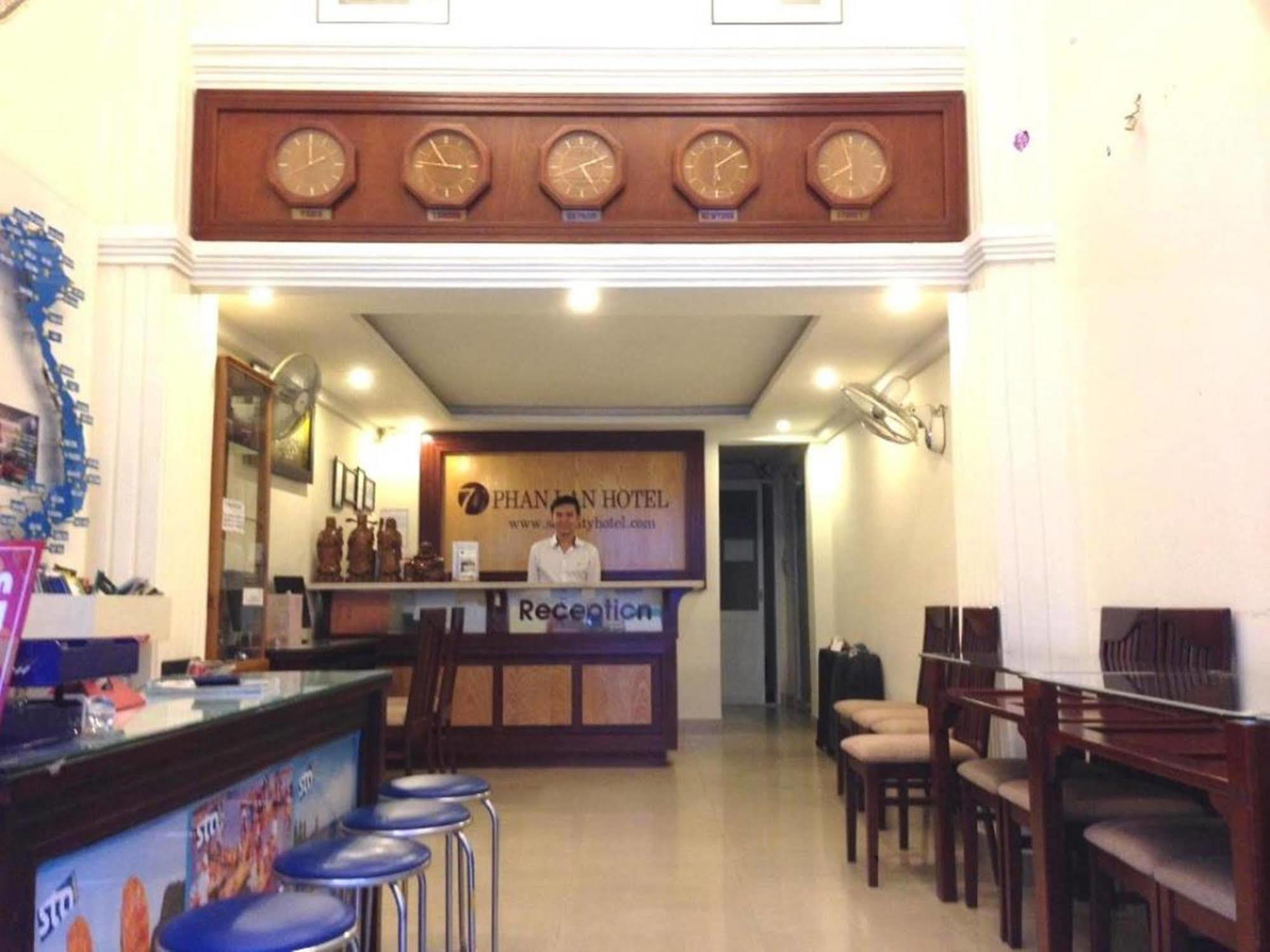 Oyo 438 Small Bay Hotel Ho Chi Minh-Byen Eksteriør billede