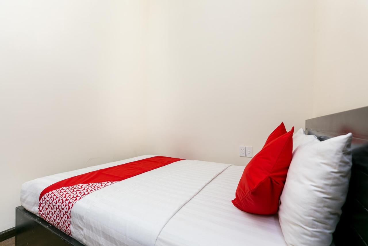 Oyo 438 Small Bay Hotel Ho Chi Minh-Byen Eksteriør billede